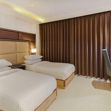 Kochi Aura One Hotel מראה חיצוני תמונה