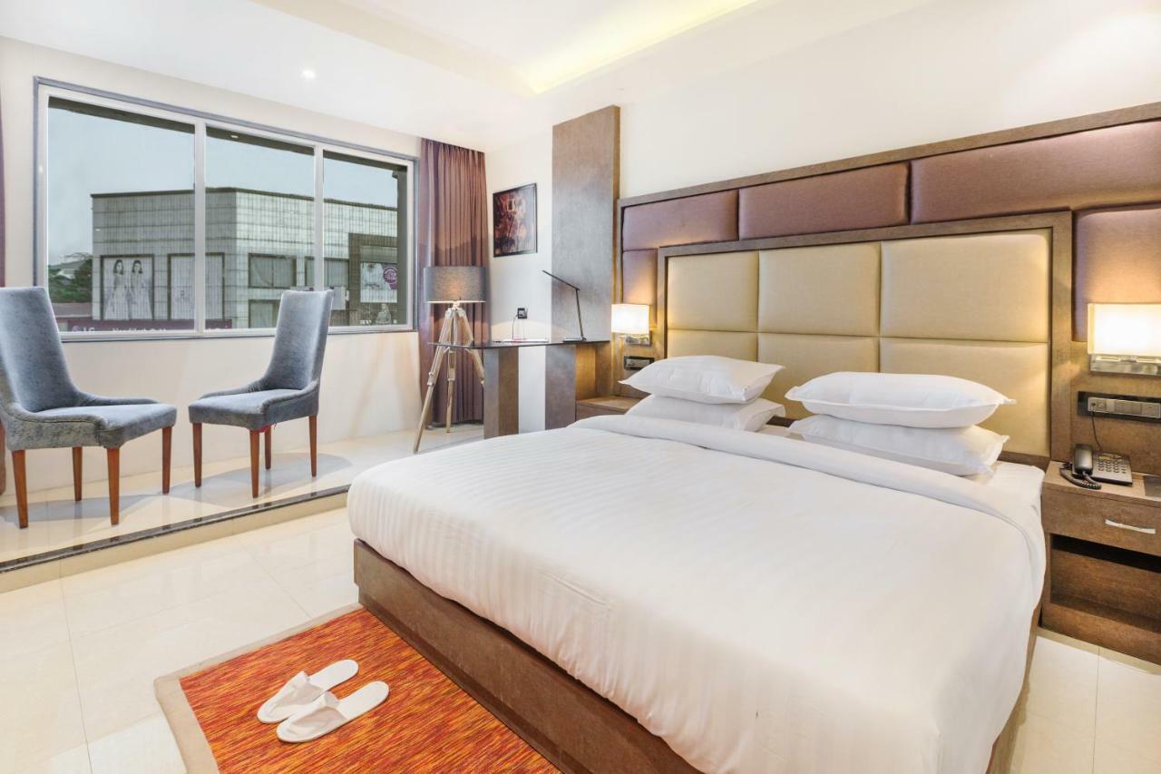 Kochi Aura One Hotel מראה חיצוני תמונה