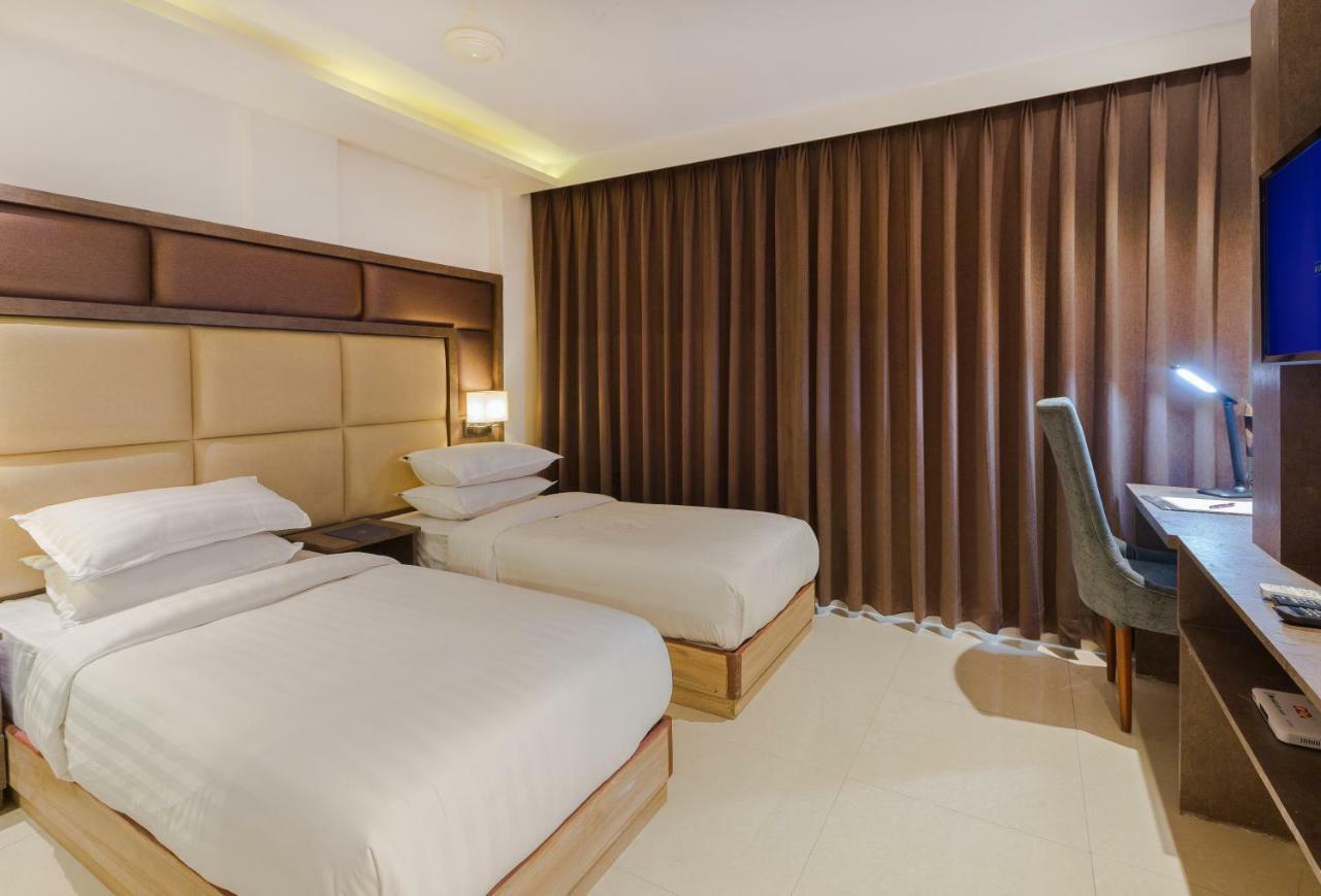 Kochi Aura One Hotel מראה חיצוני תמונה